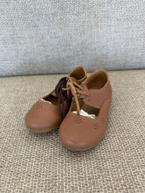 Girls' Tan Mary Jane Dress Shoes with Lace Tie